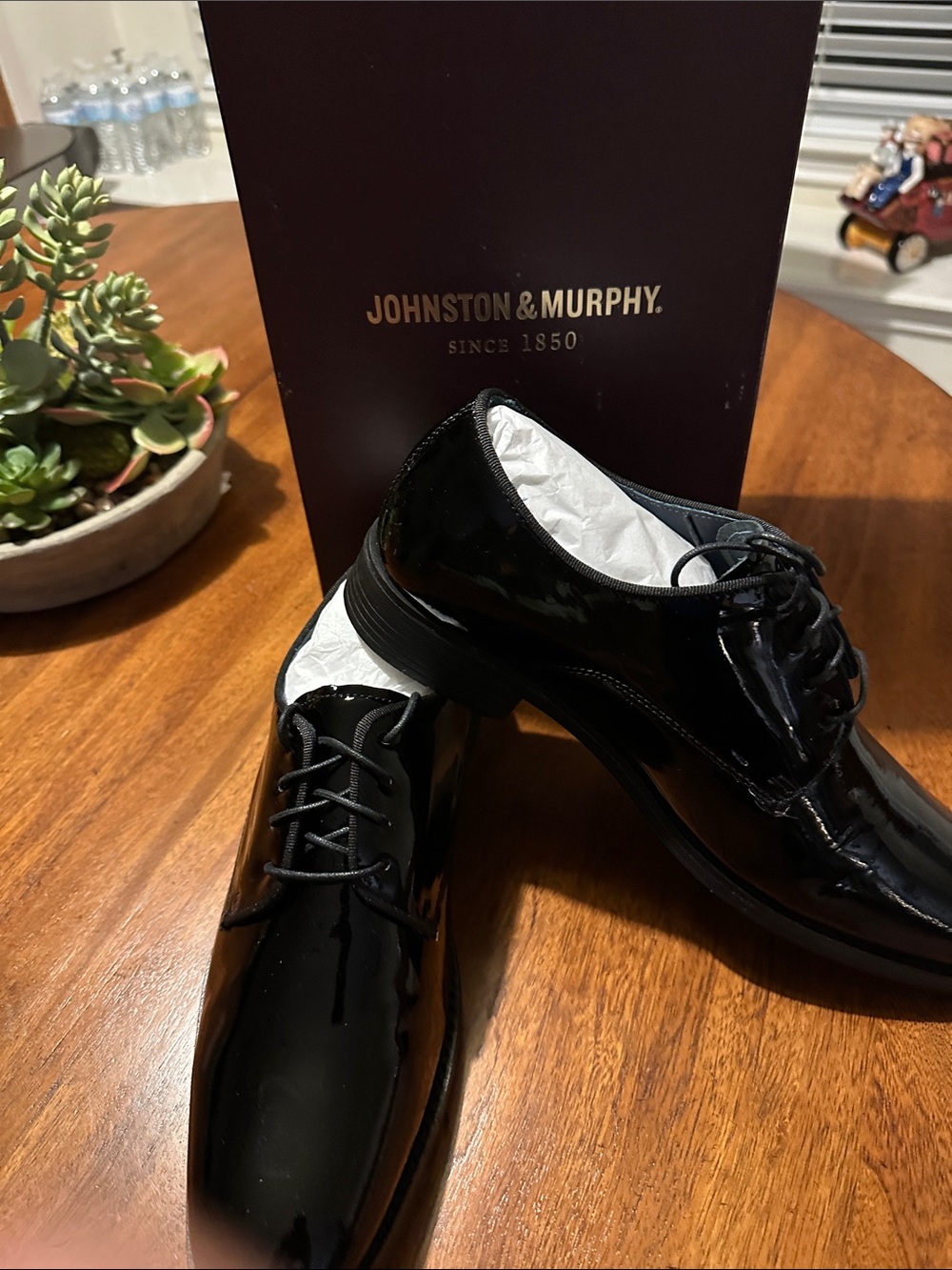 Johnston & Murphy Black Patent Leather Lace-Up Oxfords-Size 8